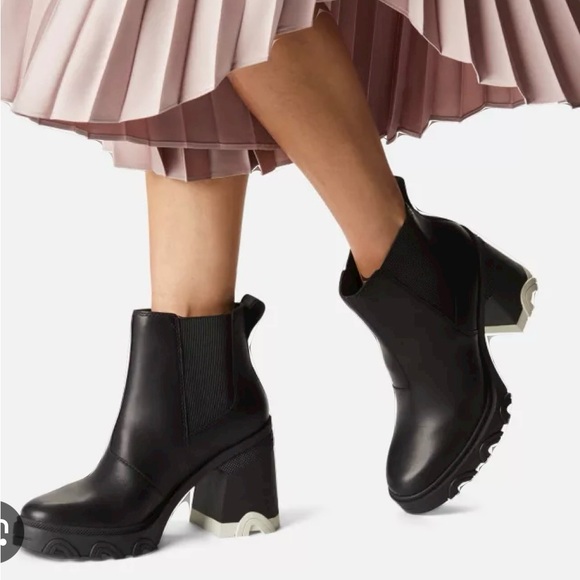 Sorel Shoes - Sorel Brex Heeled Chelsea boot waterproof pull on boot black white size no box